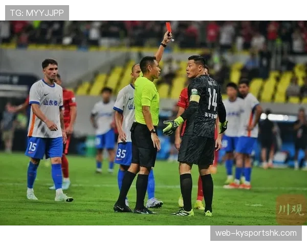 严重犯规判罚要点：红牌与直接任意球判定标准