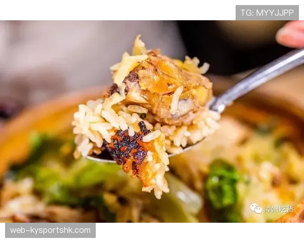 柳雅慧训练完直接啃生鸡胸肉，这自律看得我饭都吃不香了